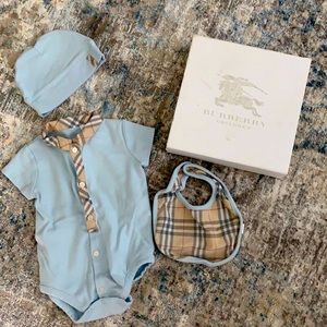 Burberry baby outfit